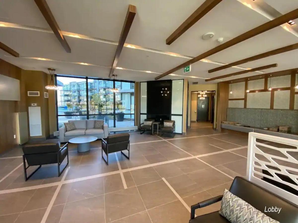 Pet Friendly Condos At Friday Harbour Innisfil 外观 照片