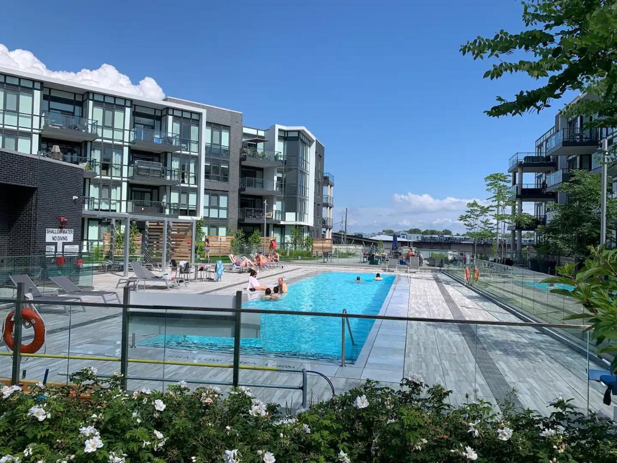 Pet Friendly Condos At Friday Harbour Innisfil 外观 照片