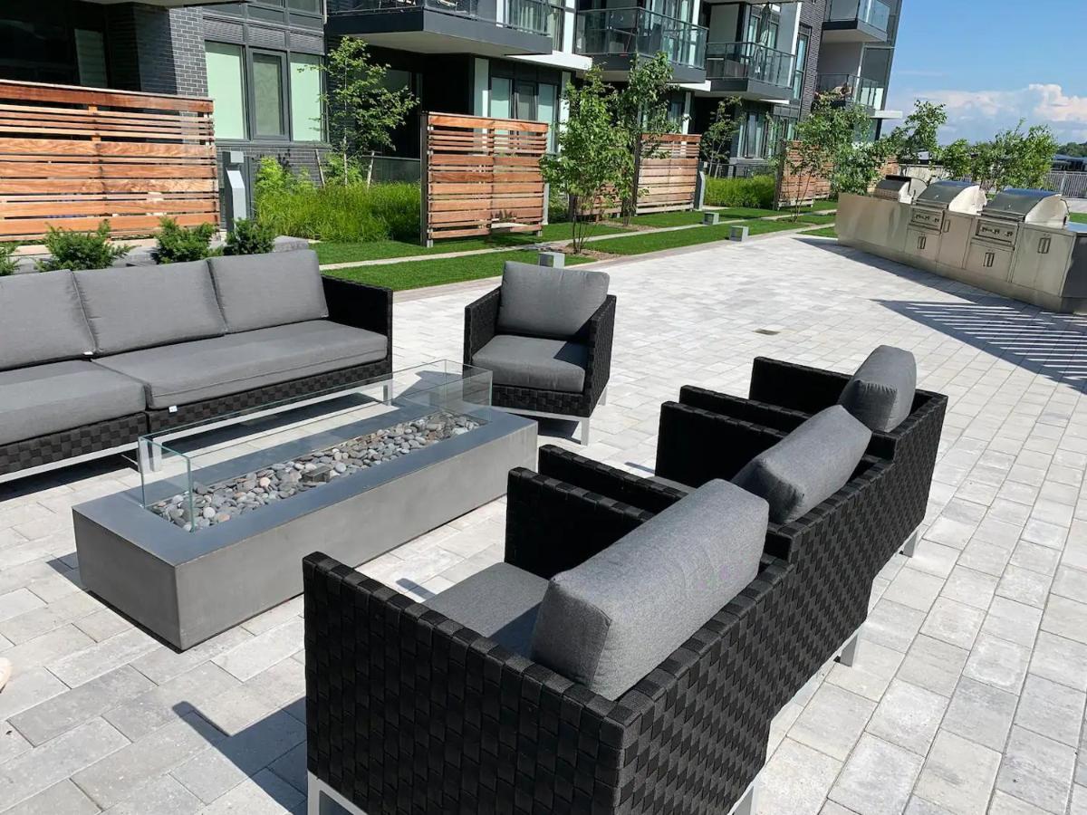 Pet Friendly Condos At Friday Harbour Innisfil 外观 照片