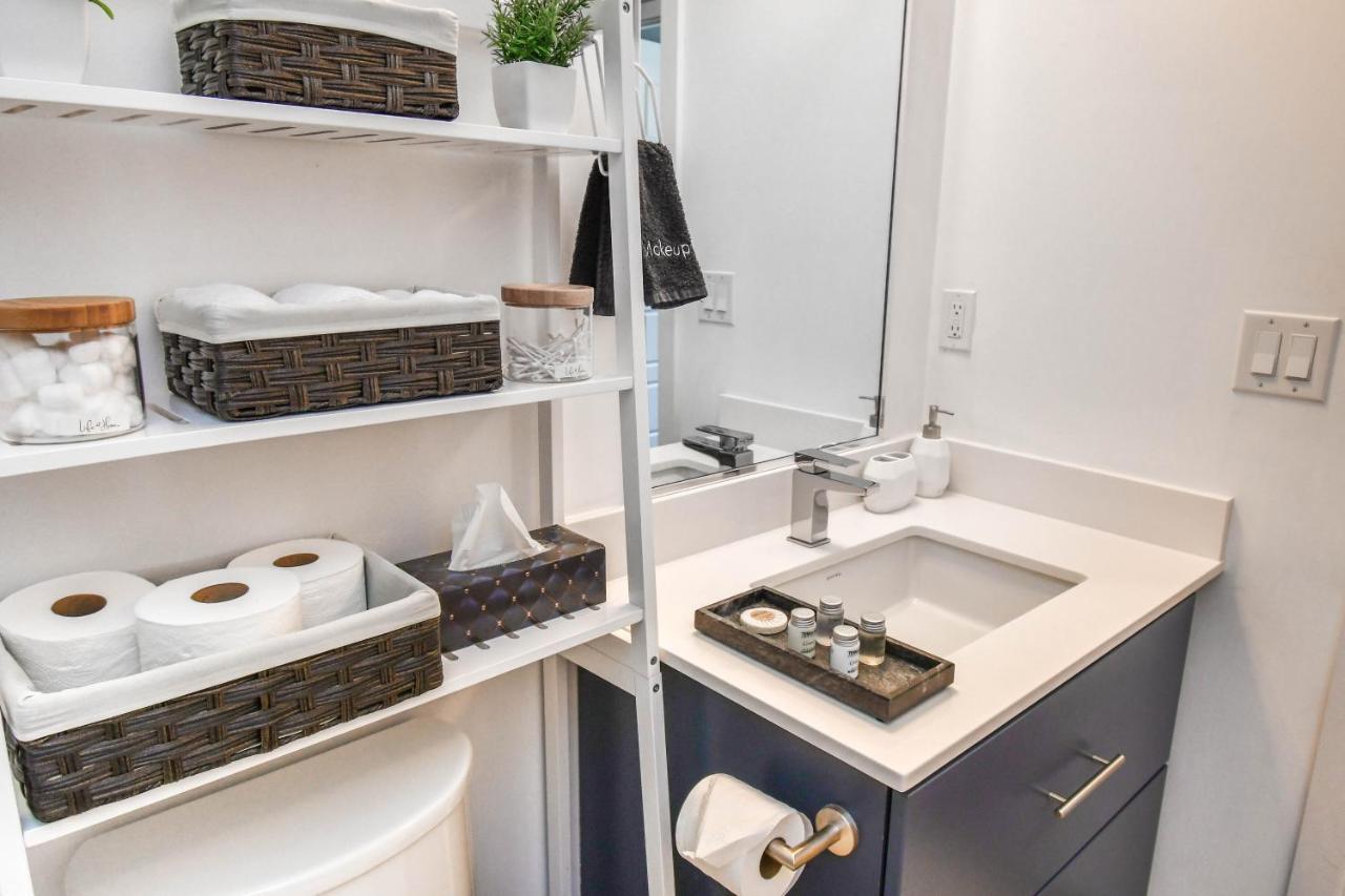 Pet Friendly Condos At Friday Harbour Innisfil 外观 照片