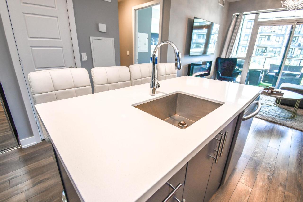 Pet Friendly Condos At Friday Harbour Innisfil 外观 照片