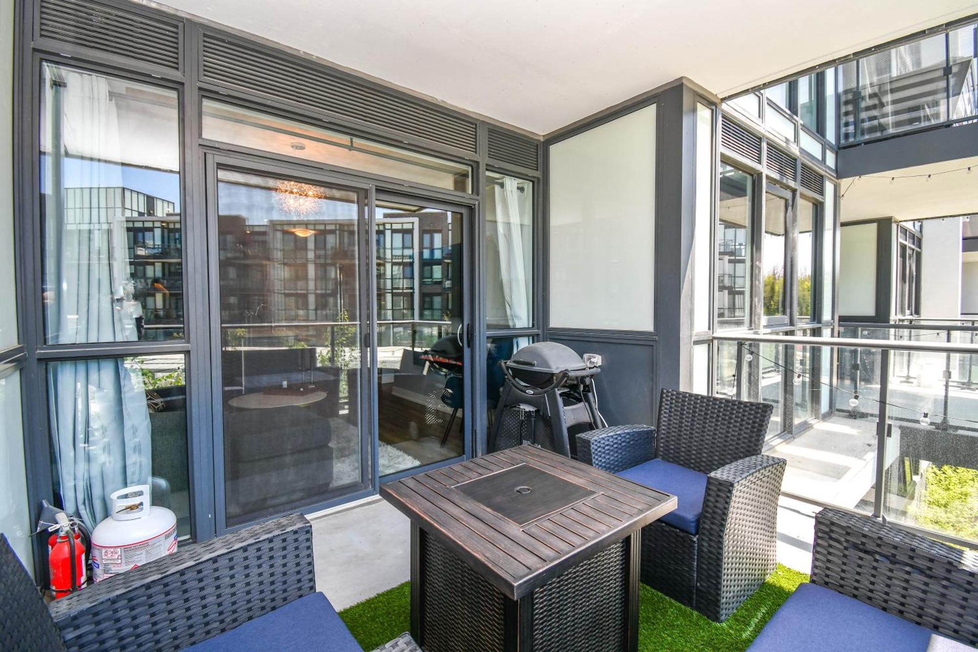 Pet Friendly Condos At Friday Harbour Innisfil 外观 照片