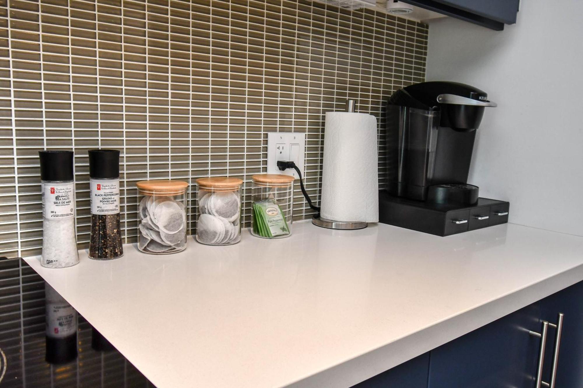 Pet Friendly Condos At Friday Harbour Innisfil 外观 照片